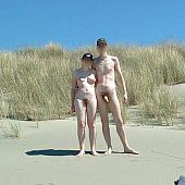 Non-professional pair shows their sex on beach.